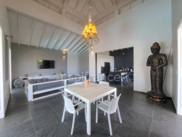 PROPRIÉTÉ D'EXCEPTION AVEC VUE DÉGAGÉE, PISCINE ET JACUZZI