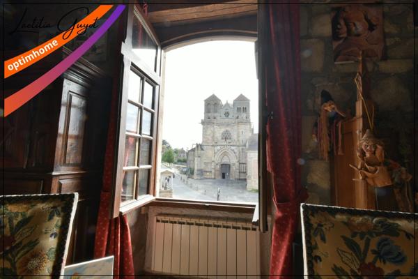 Maison de caractère « Maison du Pèlerin » avec vue sur la prieurale et jardin arboré – Souvigny (03210)
