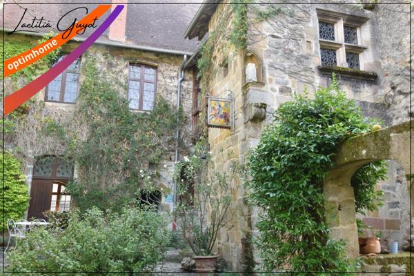 Maison de caractère « Maison du Pèlerin » avec vue sur la prieurale et jardin arboré – Souvigny (03210)