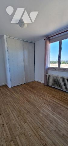 Maison à vendre à Saint-Jacques-de-Thouars (79100) en Deux-Sèvres (79)

À Saint-Jacques-de-Th...