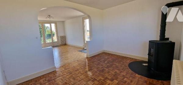 Maison à vendre à Saint-Jacques-de-Thouars (79100) en Deux-Sèvres (79)

À Saint-Jacques-de-Th...