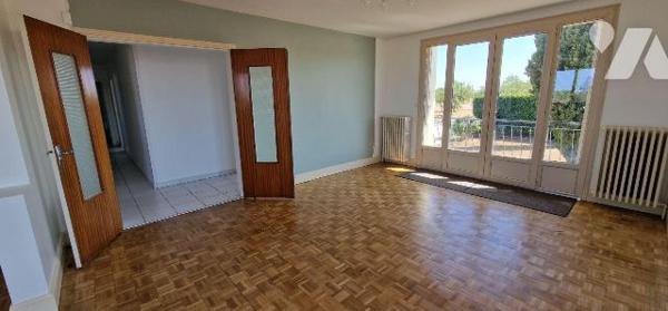Maison à vendre à Saint-Jacques-de-Thouars (79100) en Deux-Sèvres (79)

À Saint-Jacques-de-Th...