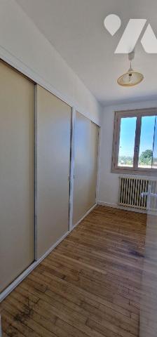 Maison à vendre à Saint-Jacques-de-Thouars (79100) en Deux-Sèvres (79)

À Saint-Jacques-de-Th...