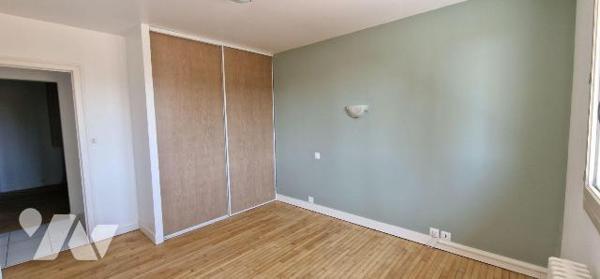 Maison à vendre à Saint-Jacques-de-Thouars (79100) en Deux-Sèvres (79)

À Saint-Jacques-de-Th...