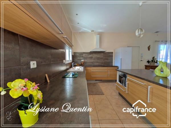 PROCHE NARBONNE, MAGNIFIQUE VILLA DE PLAIN-PIED D'ENVIRON 134 M² AVEC GARAGE DE 40M²