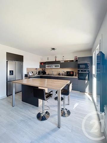 Appartement F5 à vendre  5 pièces - 93,21 m 2   CLERMONT FERRAND  - 63