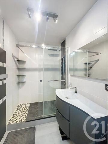 Appartement F5 à vendre  5 pièces - 93,21 m 2   CLERMONT FERRAND  - 63