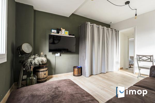 Jolie maison de ville avec cour divisée en 2 appartements