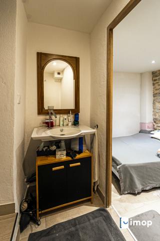 Jolie maison de ville avec cour divisée en 2 appartements