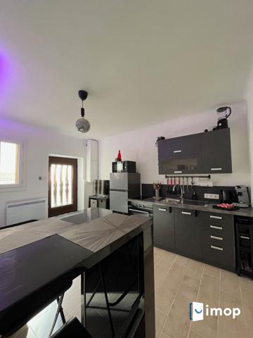 Jolie maison de ville avec cour divisée en 2 appartements