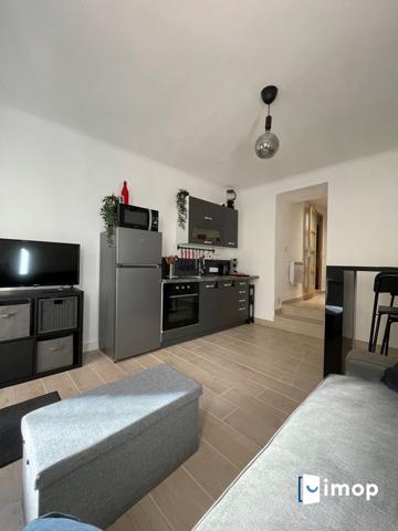 Jolie maison de ville avec cour divisée en 2 appartements