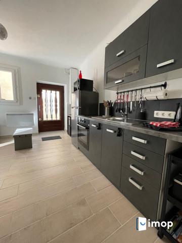 Jolie maison de ville avec cour divisée en 2 appartements