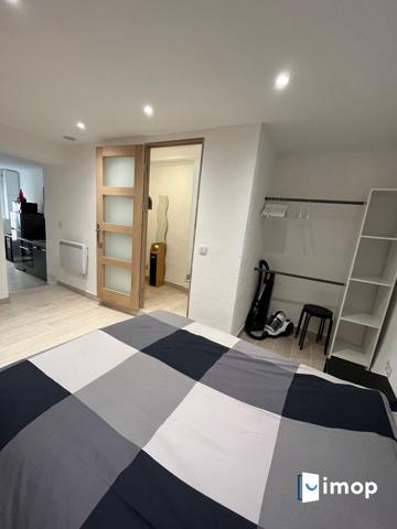 Jolie maison de ville avec cour divisée en 2 appartements