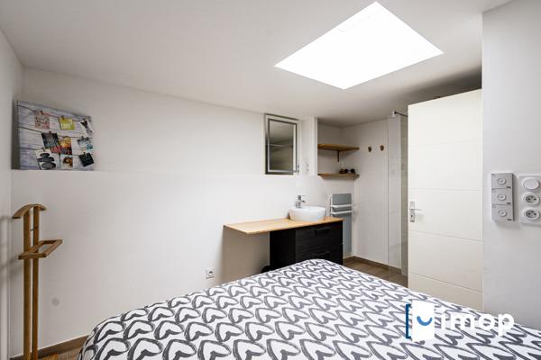 Jolie maison de ville avec cour divisée en 2 appartements