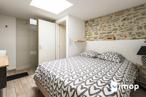 Jolie maison de ville avec cour divisée en 2 appartements