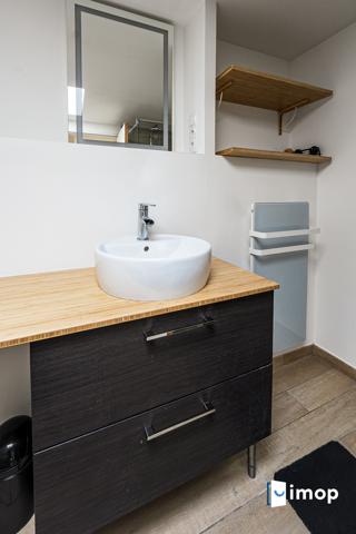 Jolie maison de ville avec cour divisée en 2 appartements