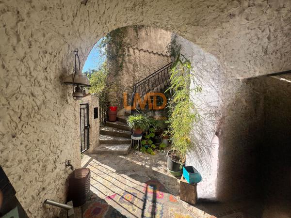Maison de village en pierre – Fort potentiel – Centre village