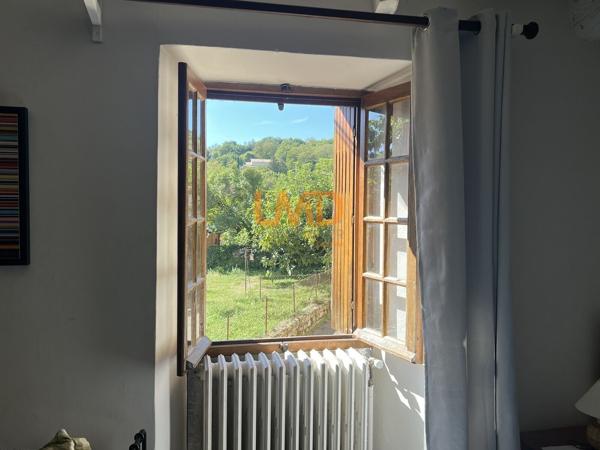 Maison de village en pierre – Fort potentiel – Centre village