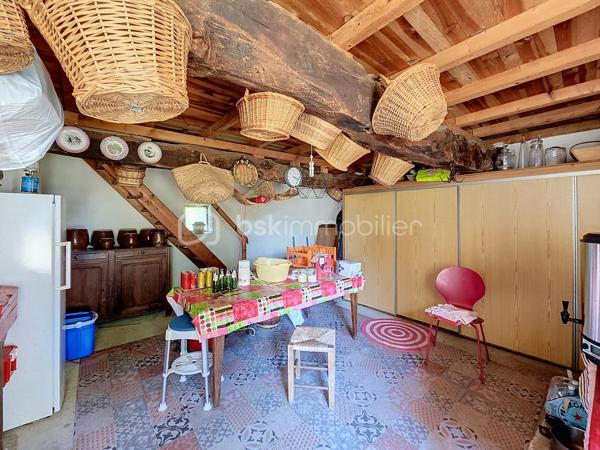 Située dans un village perché de la Lomagne gersoise cette magnifique maison en pierre est un exemple typique de l'architecture vernaculaire locale. Les propriétaires ont porté un soin particulier pour ce bien tant à la rénovation qu'a son entretien courant. La propriété se compose d'une partie habitable d'une superficie de 181m2, de dépendances d'une surface totale de 127m2, ainsi qu'un grand garage..Le terrain piscinable d'une superficie de plus d'un hectare possède deux puits.
Dès l'entrée on ressent le côté cossu et confortable de la maison. Elle dessert au rez-de-chaussée, deux salons, une salle-à-manger, une cuisine, un coin repas, une salle de bain et une une salle d'eau et des toilettes. Une belle véranda aménagée offre une vue dégagée sur la campagne environnante.
À l'étage on trouve 3 chambres, un bureau, des toilettes, un grand dressing,...
Pour la partie technique, la maison est chauffée par une chaudière au fuel récente. Elle est en partie équipée d'une climatisation. On note la présence 2 cheminées. Elle est raccordée au tout-à-l'égout.
Pour la sécurité la maison est équipée d'une alarme.
Enfin la propriété dispose d'équipements et d'installations techniques de marques haut de gamme.
La taxe foncière est de 1900€.
