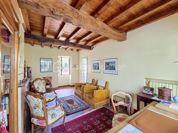 Située dans un village perché de la Lomagne gersoise cette magnifique maison en pierre est un exemple typique de l'architecture vernaculaire locale. Les propriétaires ont porté un soin particulier pour ce bien tant à la rénovation qu'a son entretien courant. La propriété se compose d'une partie habitable d'une superficie de 181m2, de dépendances d'une surface totale de 127m2, ainsi qu'un grand garage..Le terrain piscinable d'une superficie de plus d'un hectare possède deux puits.
Dès l'entrée on ressent le côté cossu et confortable de la maison. Elle dessert au rez-de-chaussée, deux salons, une salle-à-manger, une cuisine, un coin repas, une salle de bain et une une salle d'eau et des toilettes. Une belle véranda aménagée offre une vue dégagée sur la campagne environnante.
À l'étage on trouve 3 chambres, un bureau, des toilettes, un grand dressing,...
Pour la partie technique, la maison est chauffée par une chaudière au fuel récente. Elle est en partie équipée d'une climatisation. On note la présence 2 cheminées. Elle est raccordée au tout-à-l'égout.
Pour la sécurité la maison est équipée d'une alarme.
Enfin la propriété dispose d'équipements et d'installations techniques de marques haut de gamme.
La taxe foncière est de 1900€.