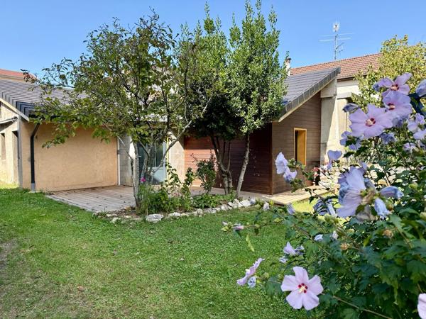 Appartement
         3 pièces
        - 64 m² 299 000 € *