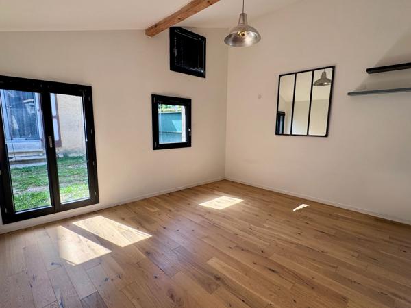 Appartement
         3 pièces
        - 64 m² 299 000 € *