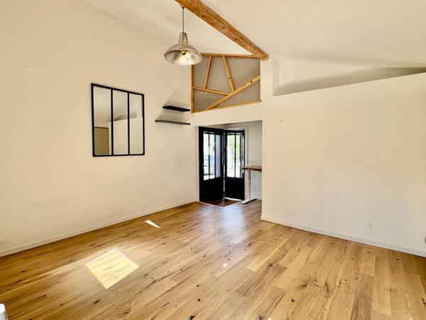 Appartement
         3 pièces
        - 64 m² 299 000 € *