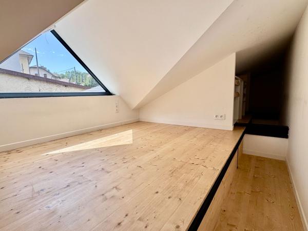 Appartement
         3 pièces
        - 64 m² 299 000 € *
