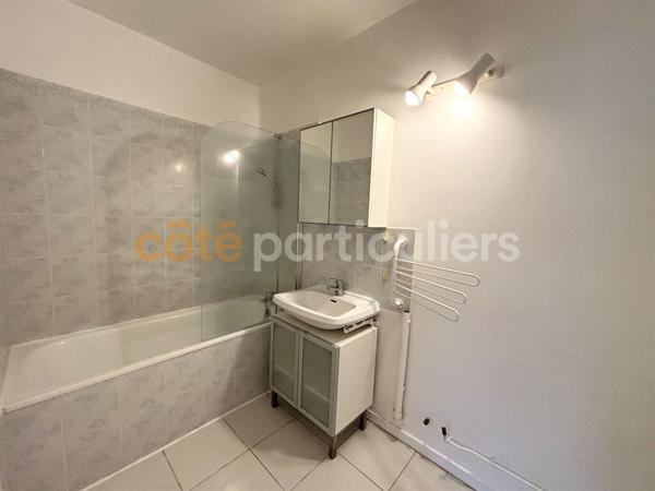 Location
                Appartement81,11 m² - 3 Pièces -
                    CLERMONT FERRAND (63000)