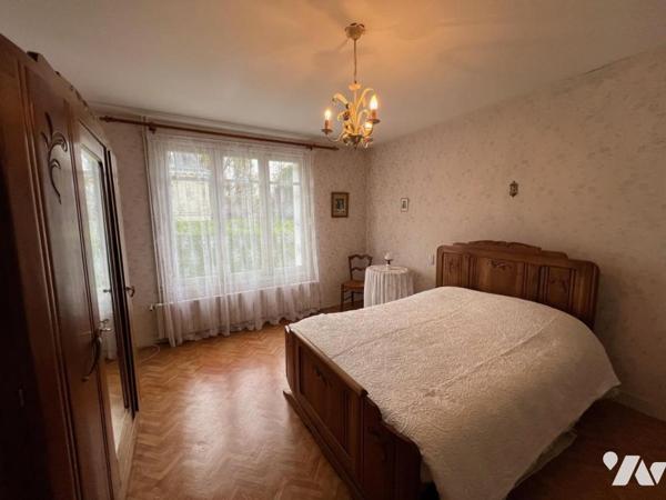 Centre ville de LONGUE maison terrain et hangar