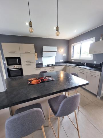 Maison contemporaine à vendre à Clohars Carnoët - 4 chambres, jardin, garage double