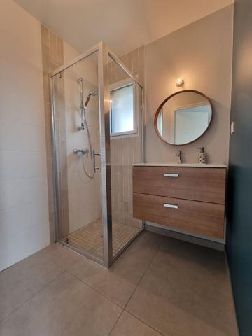 Maison contemporaine à vendre à Clohars Carnoët - 4 chambres, jardin, garage double