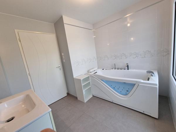 Maison contemporaine à vendre à Clohars Carnoët - 4 chambres, jardin, garage double