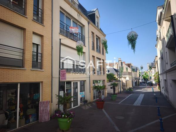 La plage à pied serviette sur l'épaule !