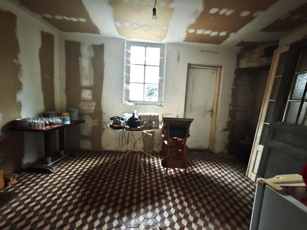 Maison de bourg à rénover, à 8 minutes de Baugé.