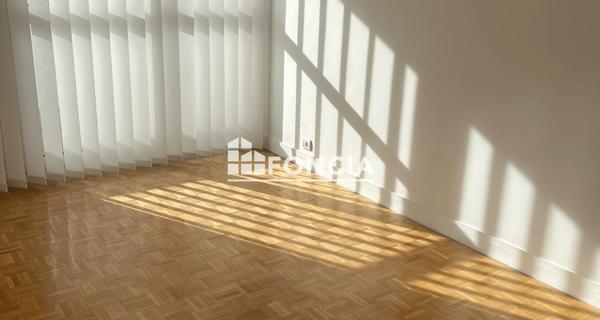 Location Appartement 3 pièces 74.11 m² - Paris 75015