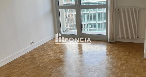 Location Appartement 3 pièces 74.11 m² - Paris 75015