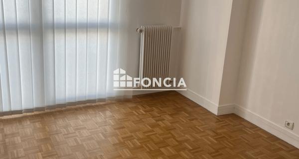 Location Appartement 3 pièces 74.11 m² - Paris 75015