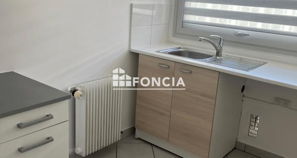 Location Appartement 3 pièces 74.11 m² - Paris 75015