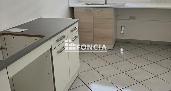 Location Appartement 3 pièces 74.11 m² - Paris 75015