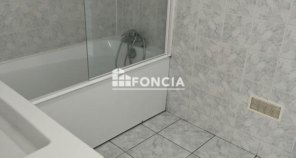 Location Appartement 3 pièces 74.11 m² - Paris 75015