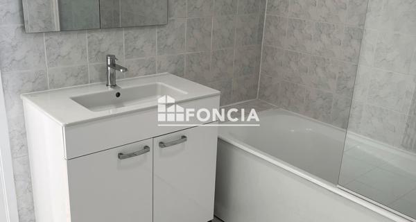 Location Appartement 3 pièces 74.11 m² - Paris 75015