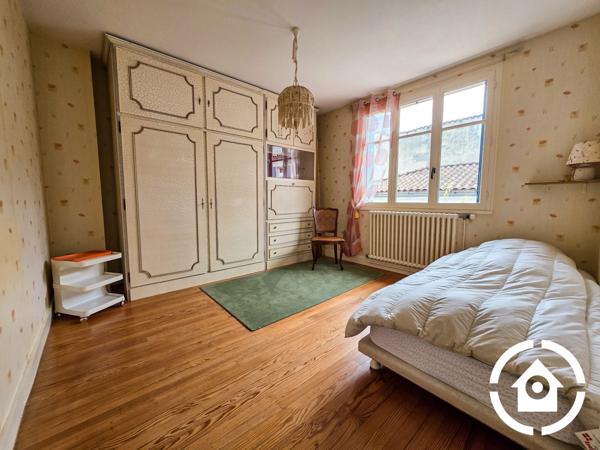 Maison familiale 4 chambres + dépendance et cour