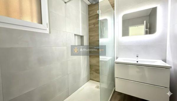 Vente                                                      Appartement
                        
                     2 pièces                      45 m2                     à Saint-Raphaël