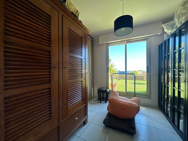 Vue mer, dernier étage, terrasse XXL et double garage : le combo parfait à Cagnes !