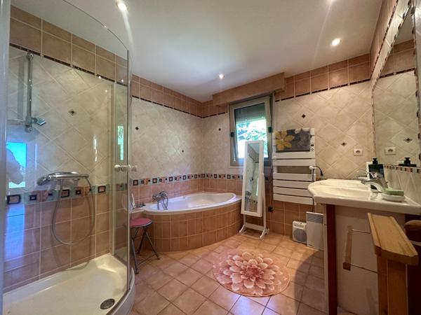 Vue mer, dernier étage, terrasse XXL et double garage : le combo parfait à Cagnes !