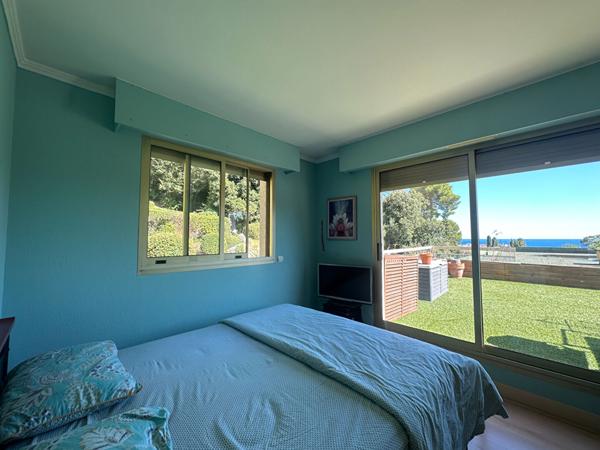 Vue mer, dernier étage, terrasse XXL et double garage : le combo parfait à Cagnes !