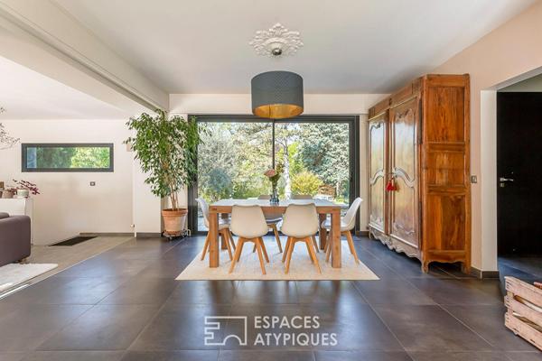 Maison californienne de plein pied avec jardin et piscine