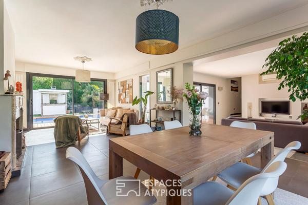Maison californienne de plein pied avec jardin et piscine