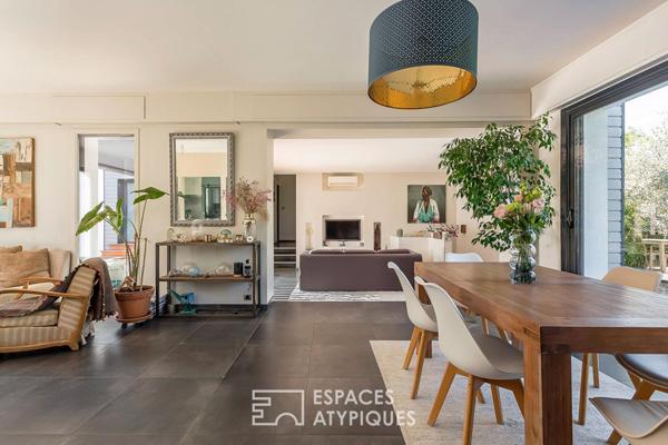 Maison californienne de plein pied avec jardin et piscine